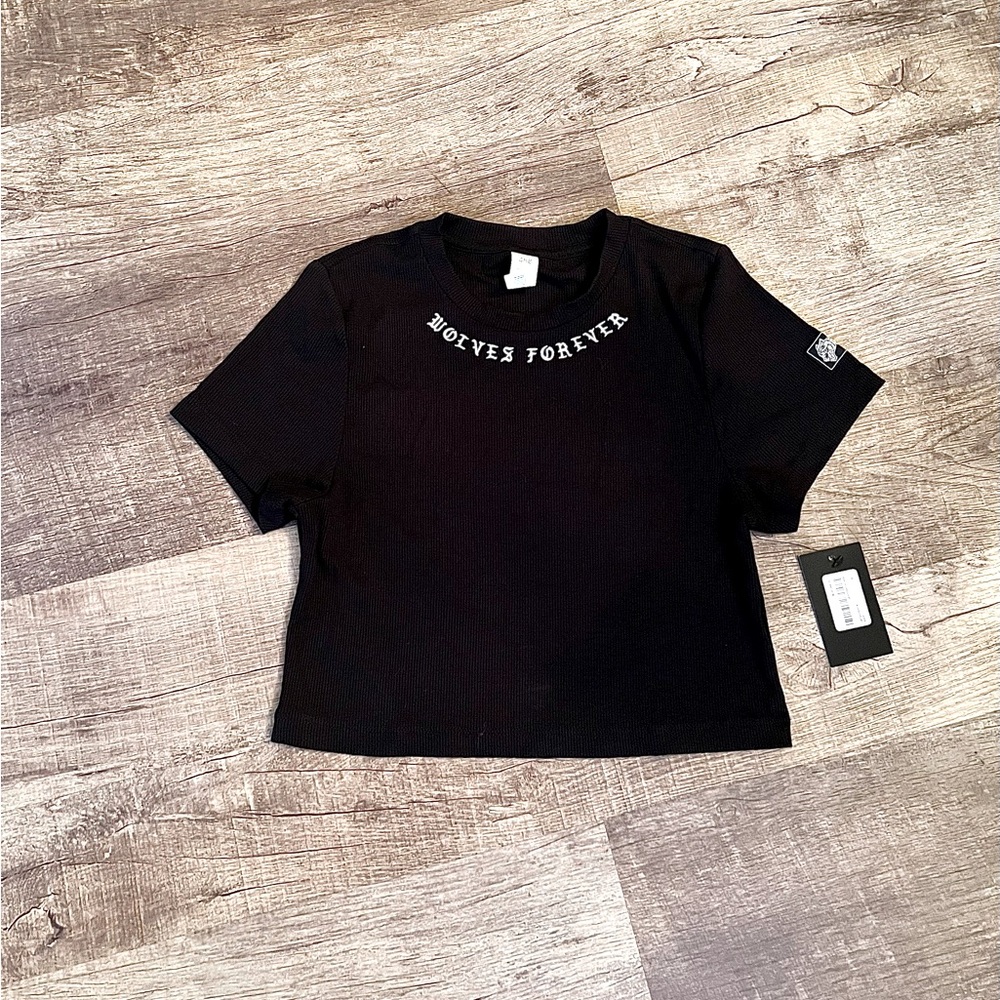 Women’s Darc Sport black cropped tee sz medium
